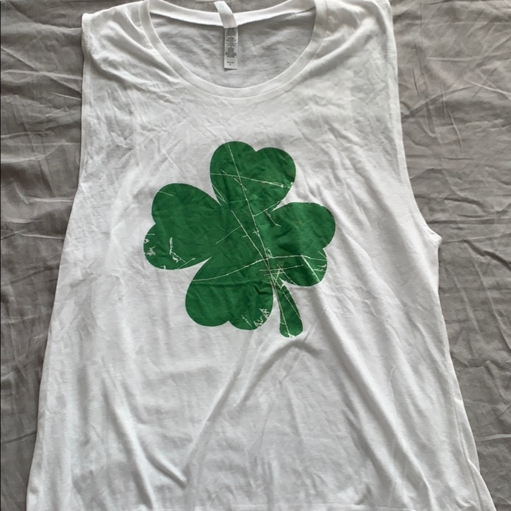 White shamrock muscle tank (women’s)